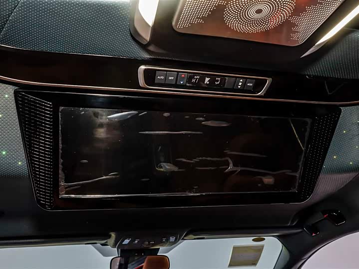 Фото 3 - Toyota Granvia