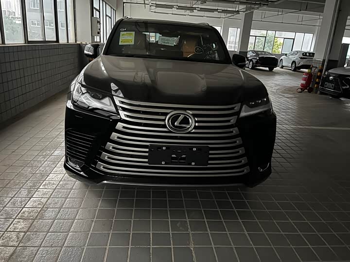 Фото 1 - Lexus LX