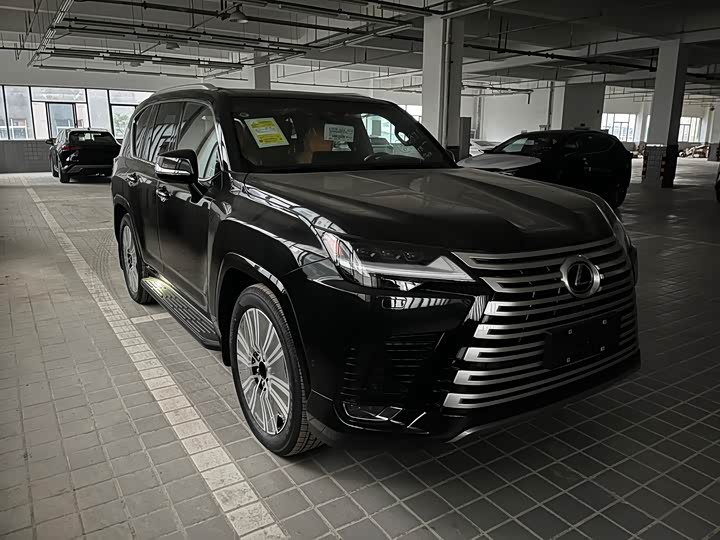 Фото 2 - Lexus LX