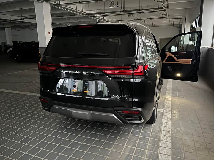 Фото 3 - Lexus LX