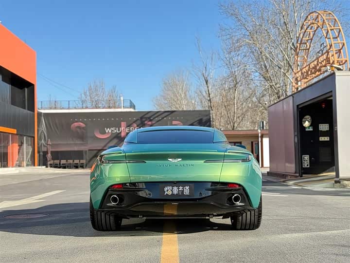 Фото 4 - Aston Martin DB12