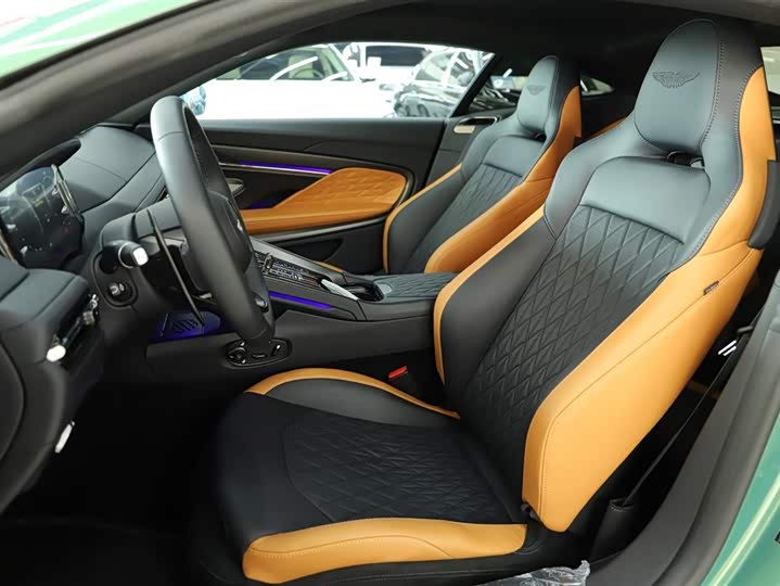 Фото 6 - Aston Martin DB12