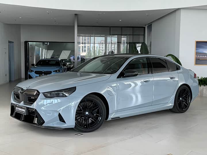 Фото 2 - BMW M5 Hybrid