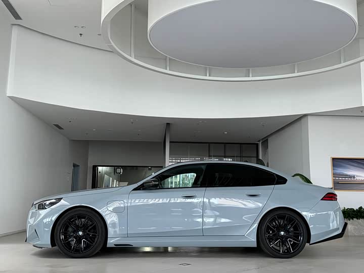 Фото 4 - BMW M5 Hybrid