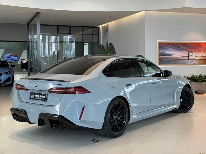 Фото 5 - BMW M5 Hybrid