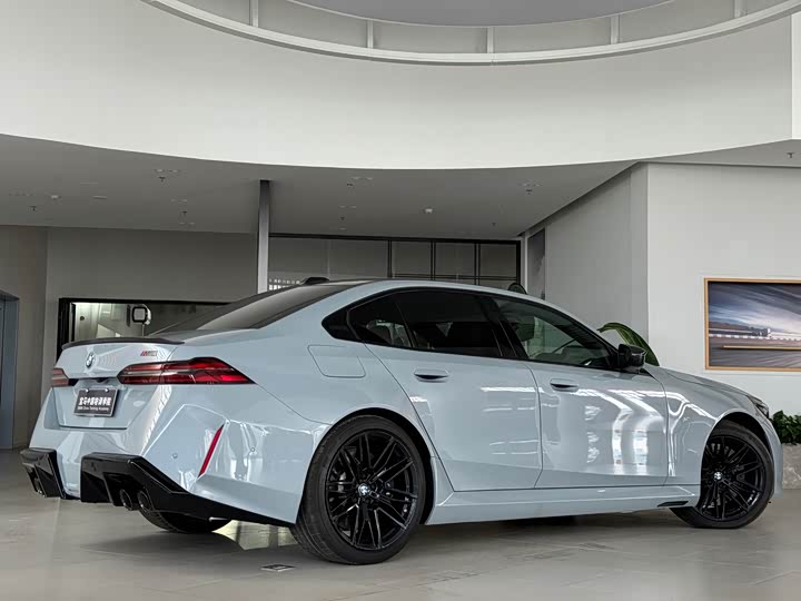 Фото 8 - BMW M5 Hybrid