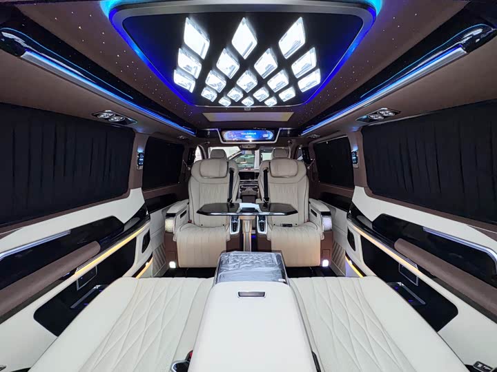 Фото 3 - Mercedes-Benz V-Class