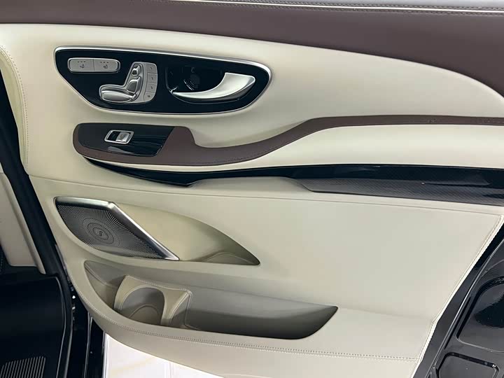 Фото 9 - Mercedes-Benz V-Class