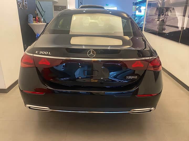 Photo 8 - Mercedes-Benz E-Class