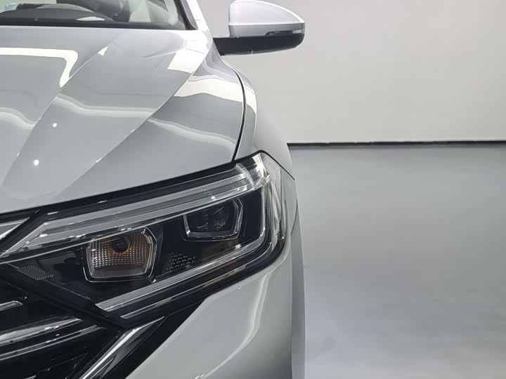 Фото 5 - Volkswagen Sagitar L