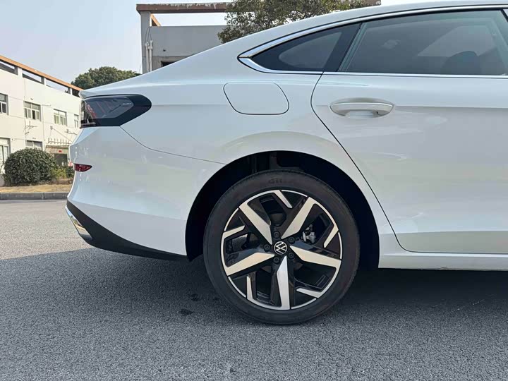 Фото 8 - Volkswagen Lamando L