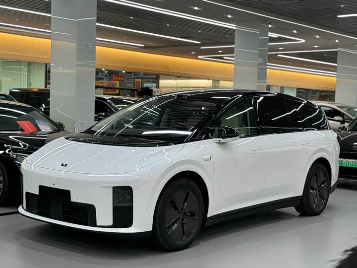 Фото 1 - LiXiang i8