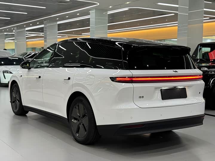 Фото 6 - LiXiang i8