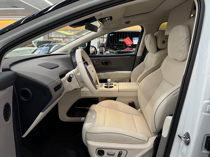 Фото 7 - LiXiang i8