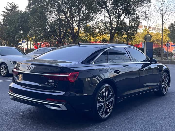 Фото 5 - Audi A6L