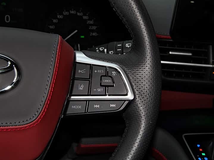 Фото 9 - Toyota Sienna