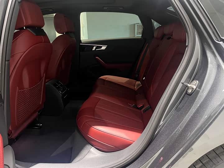 Фото 8 - Audi A4L