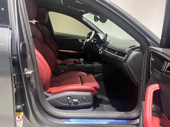 Фото 9 - Audi A4L