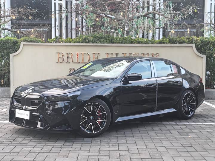 Фото 1 - BMW M5 Hybrid