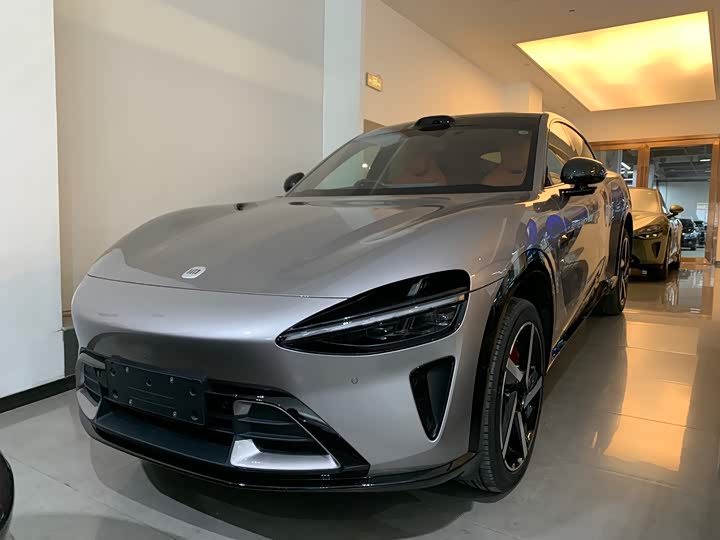 Фото 1 - Xiaomi YU7