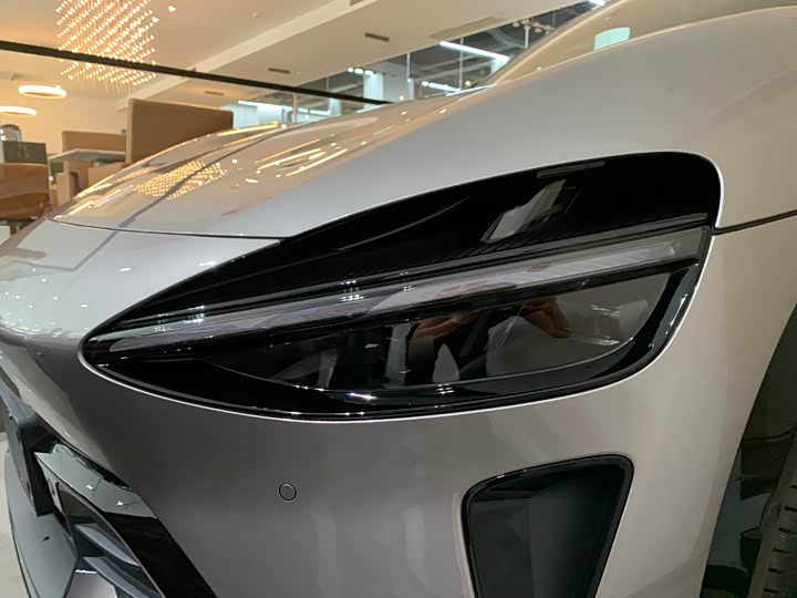 Фото 2 - Xiaomi YU7