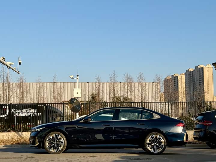 Фото 2 - BMW 5 Series