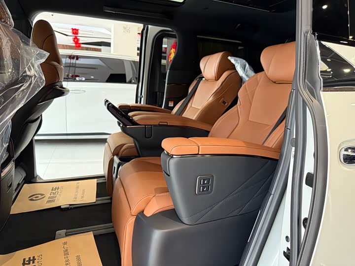 Фото 9 - Toyota Vellfire