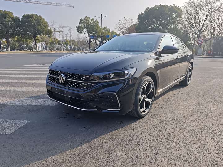 Фото 1 - Volkswagen Passat