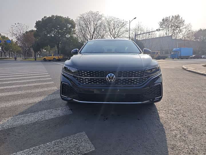 Фото 2 - Volkswagen Passat