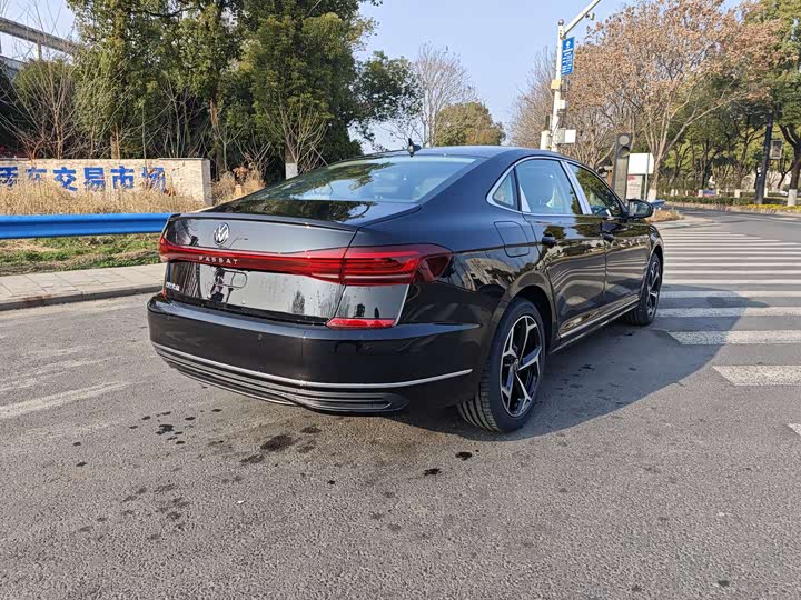 Фото 7 - Volkswagen Passat