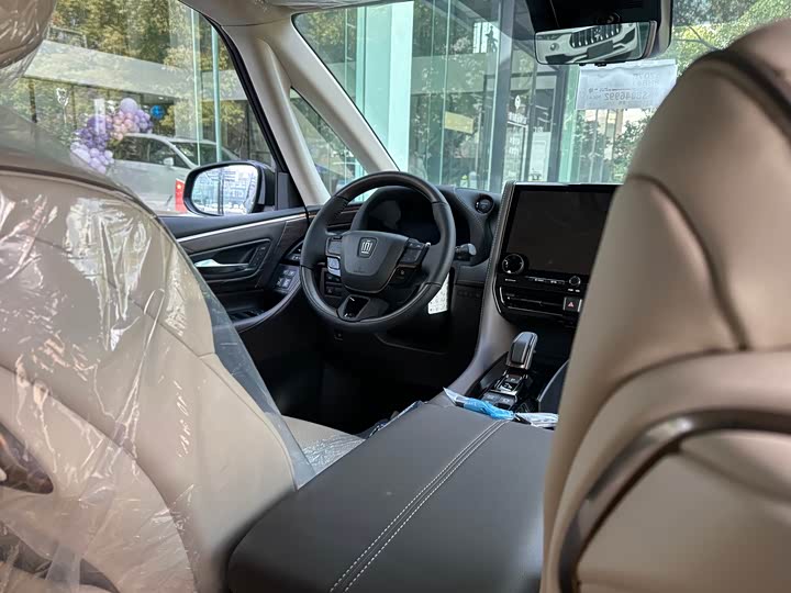 Фото 6 - Toyota Vellfire