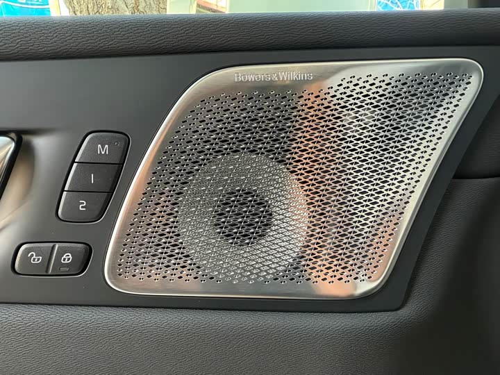 Фото 4 - Volvo XC60