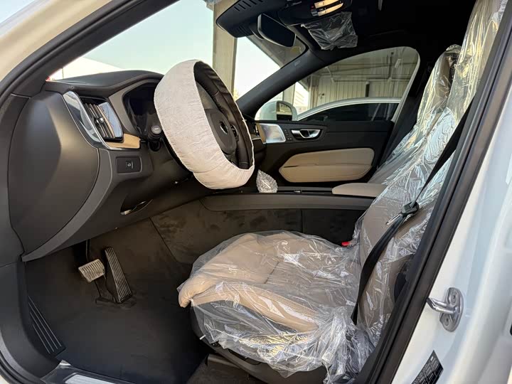 Фото 9 - Volvo XC60