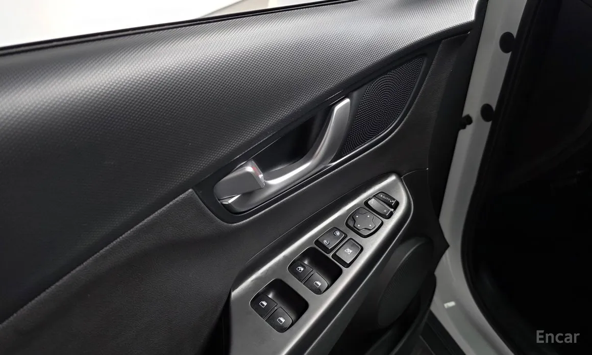 Фото 17 - Hyundai Kona