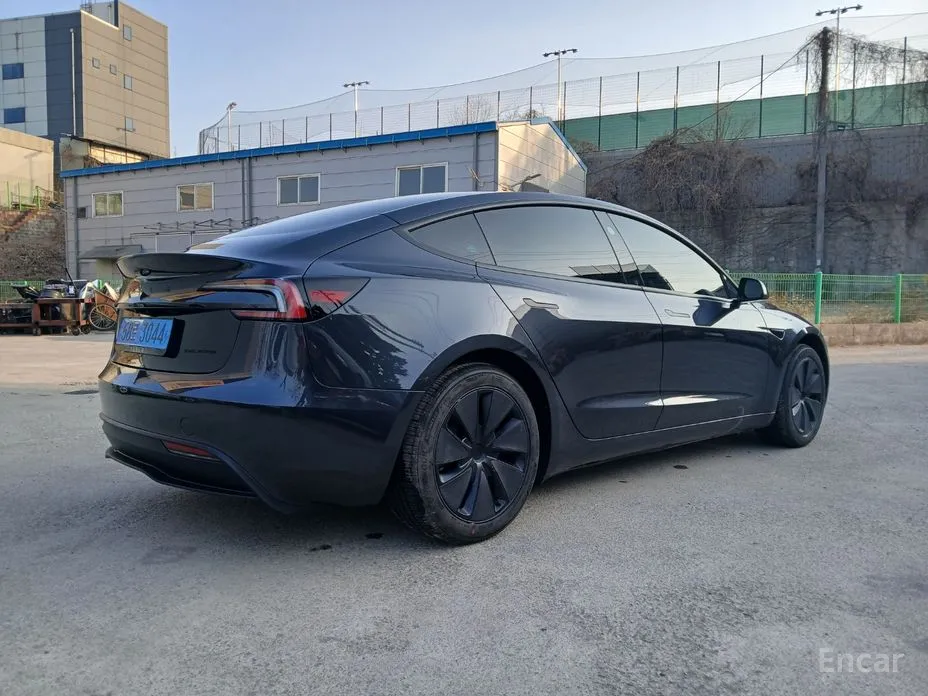 Фото 4 - Tesla Model 3