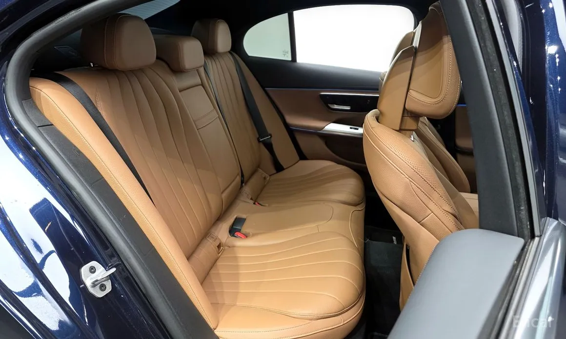 Фото 12 - Mercedes-Benz E-Class