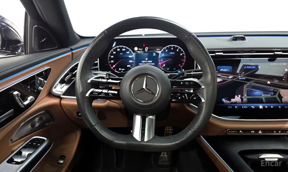 Фото 13 - Mercedes-Benz E-Class