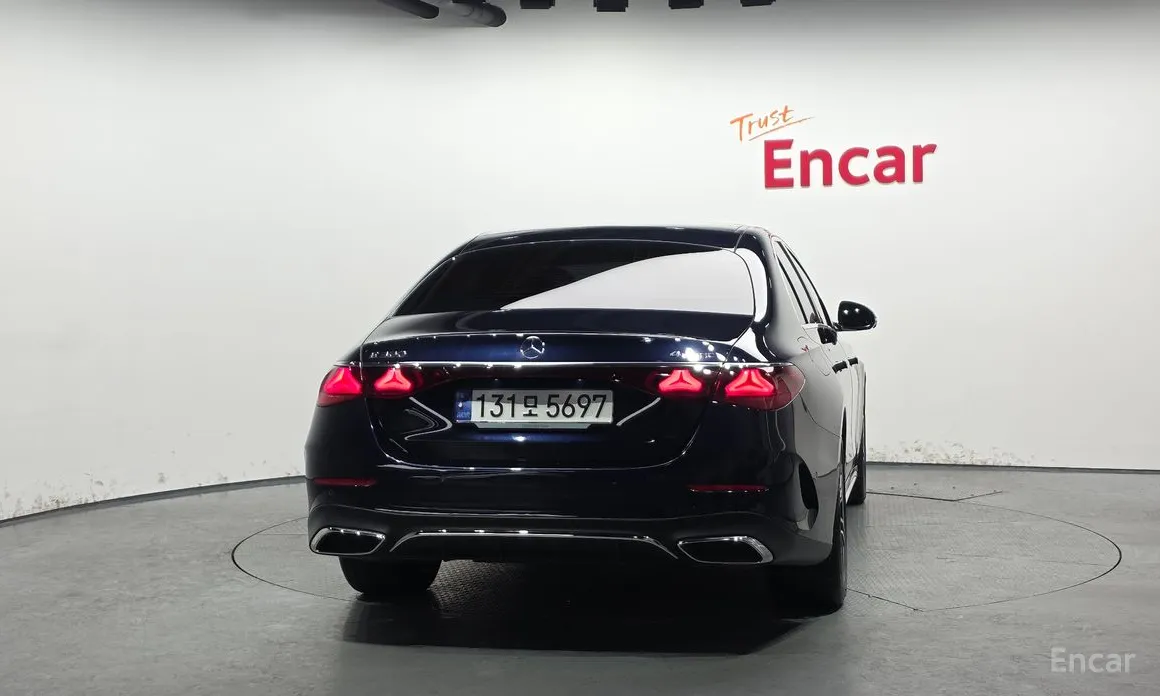 Фото 4 - Mercedes-Benz E-Class