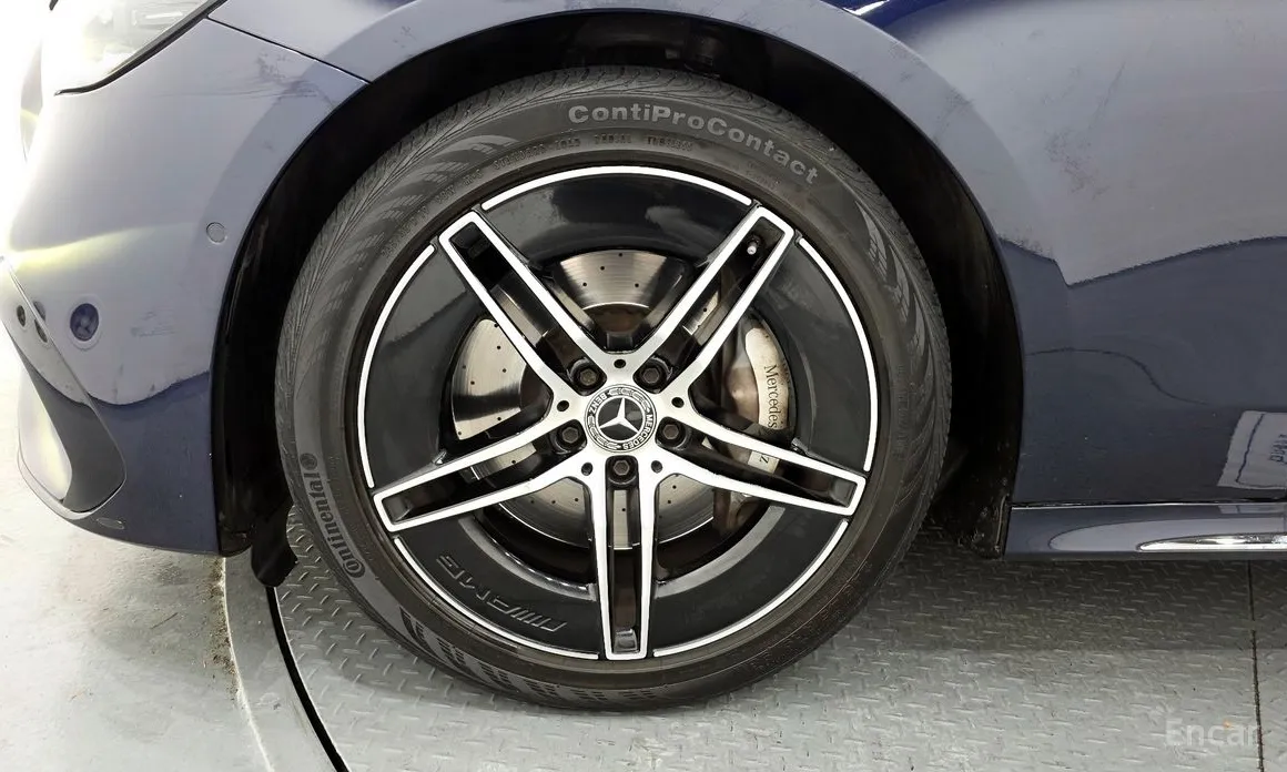 Фото 5 - Mercedes-Benz E-Class