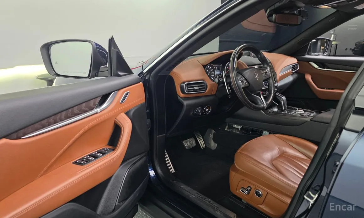 Фото 10 - Maserati Levante