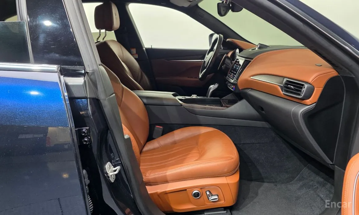 Фото 11 - Maserati Levante