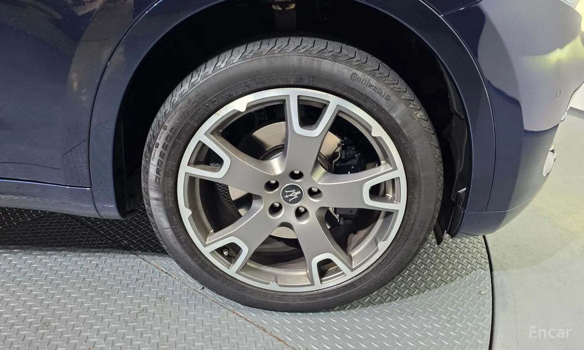 Фото 5 - Maserati Levante