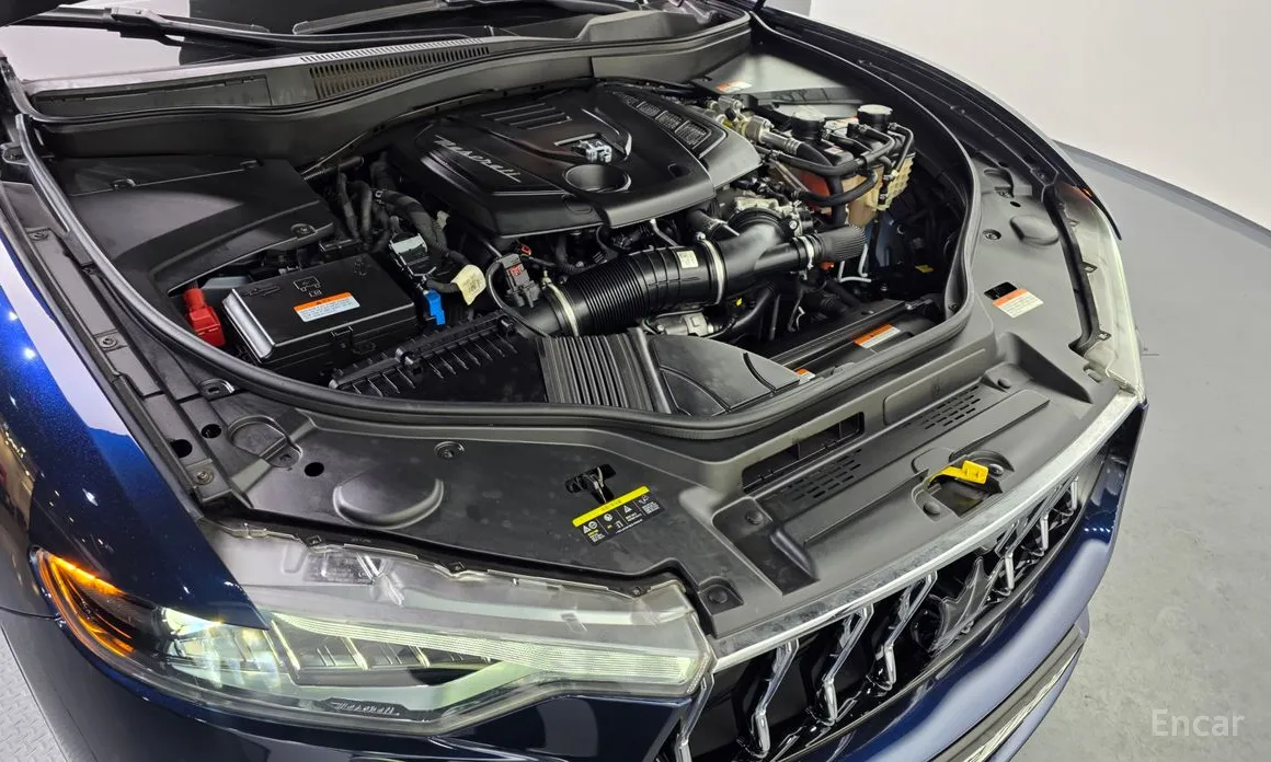 Фото 6 - Maserati Levante