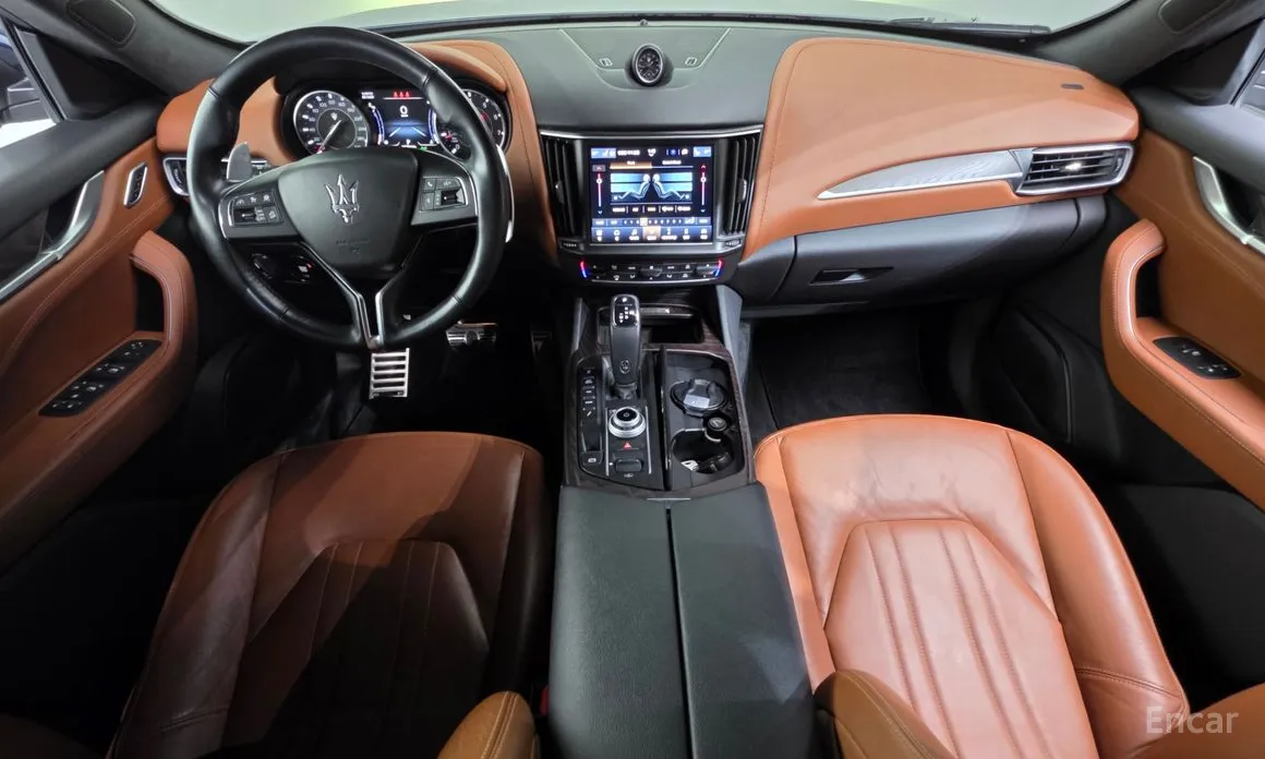 Фото 7 - Maserati Levante