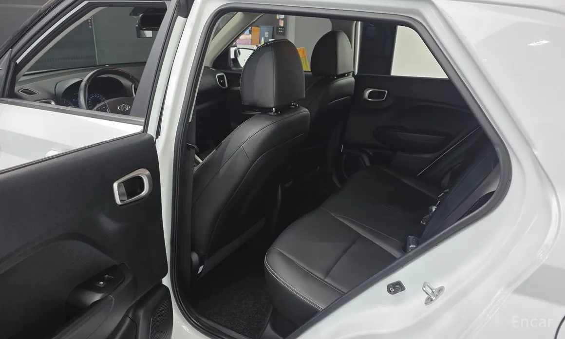 Photo 11 - Hyundai Venue