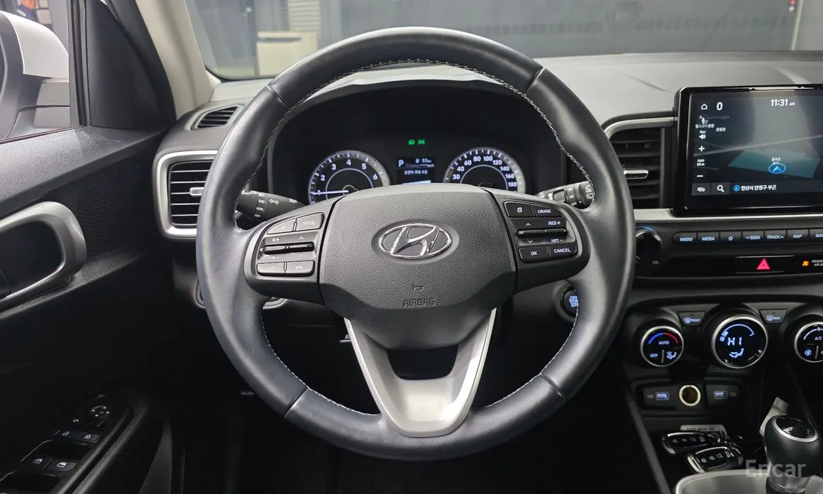 Photo 13 - Hyundai Venue