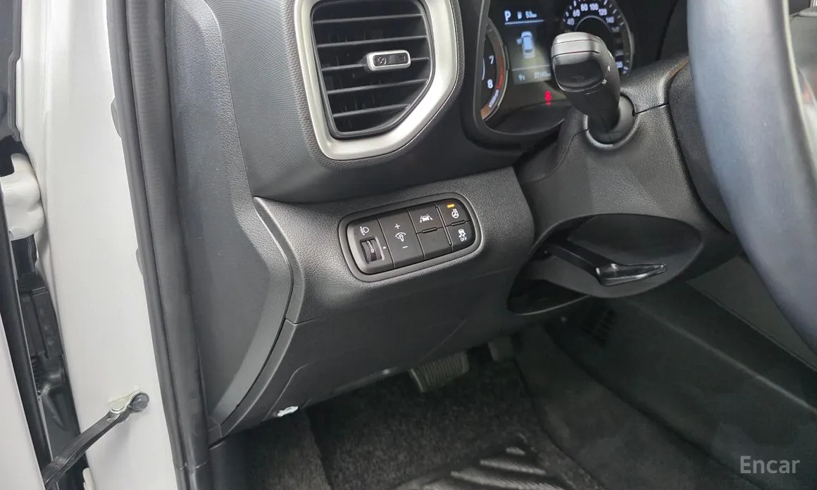 Photo 15 - Hyundai Venue