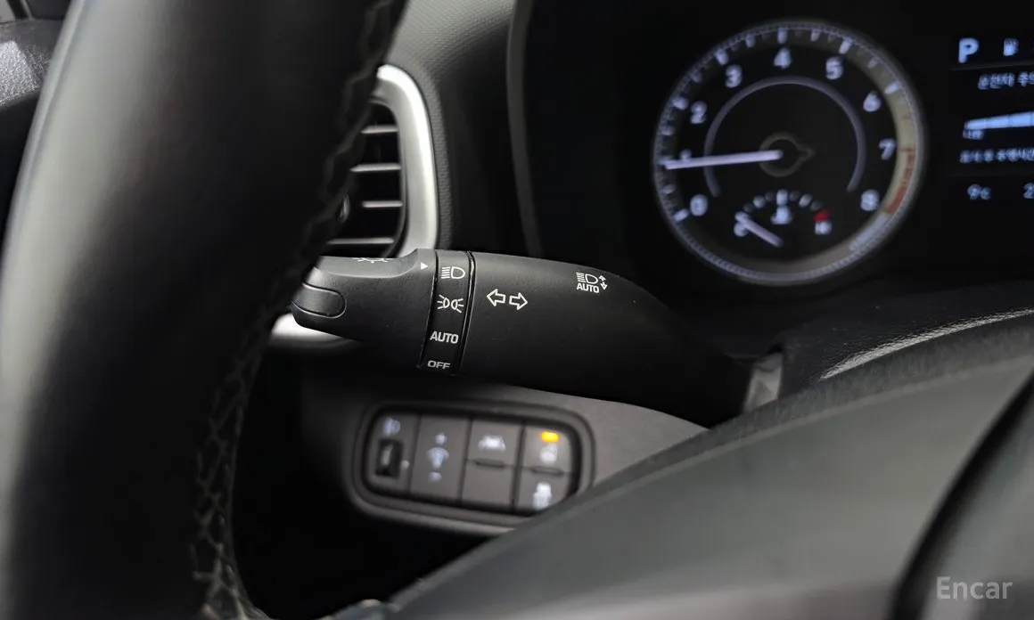 Photo 16 - Hyundai Venue