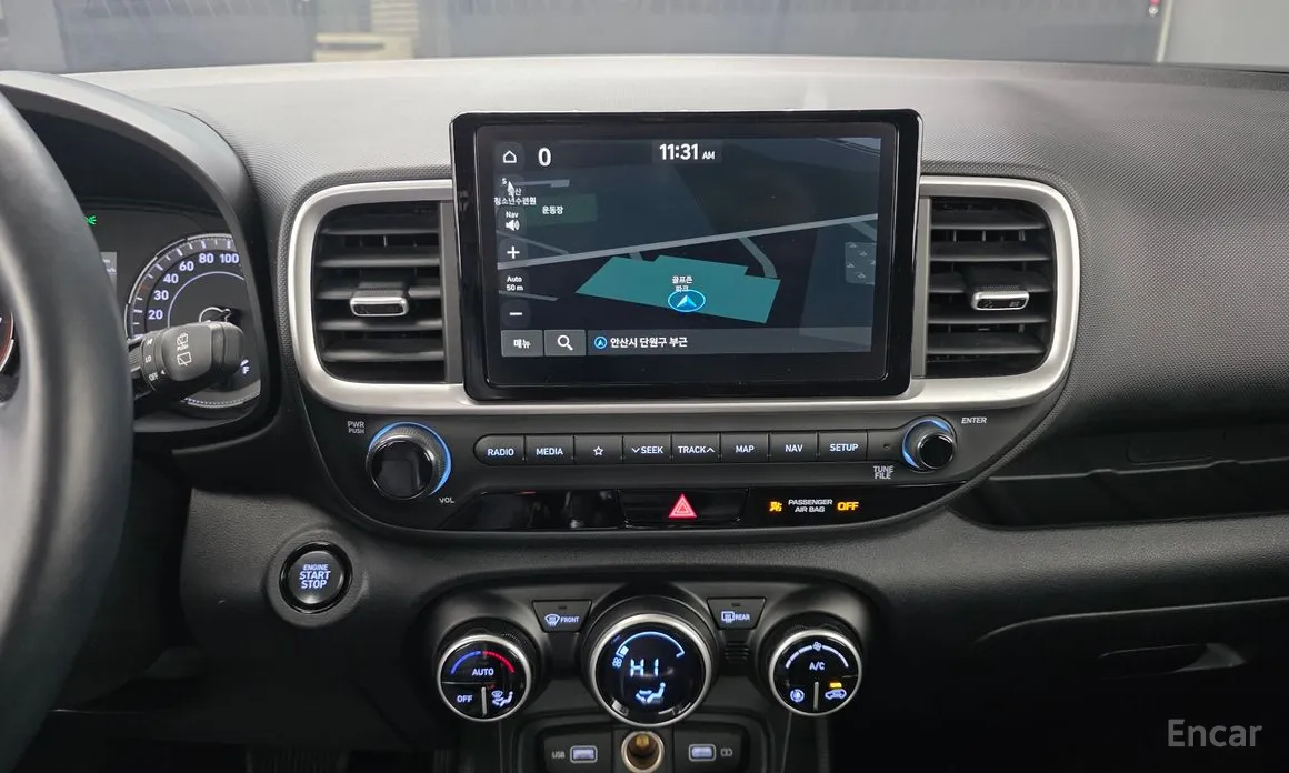 Photo 18 - Hyundai Venue