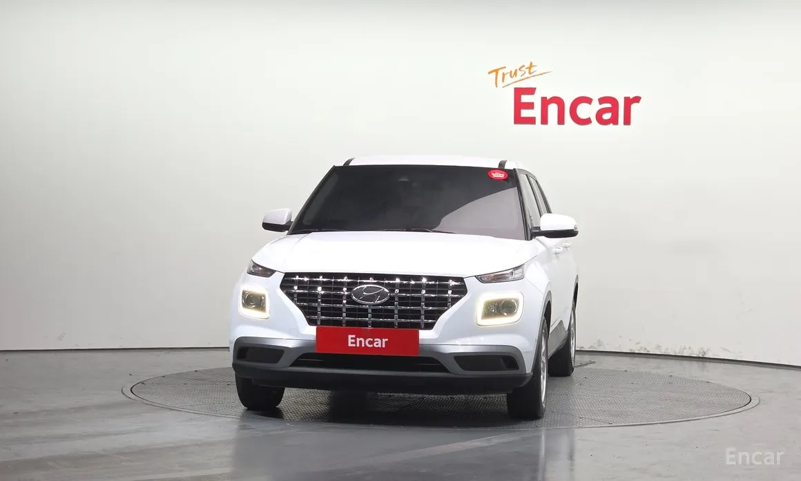 Photo 3 - Hyundai Venue